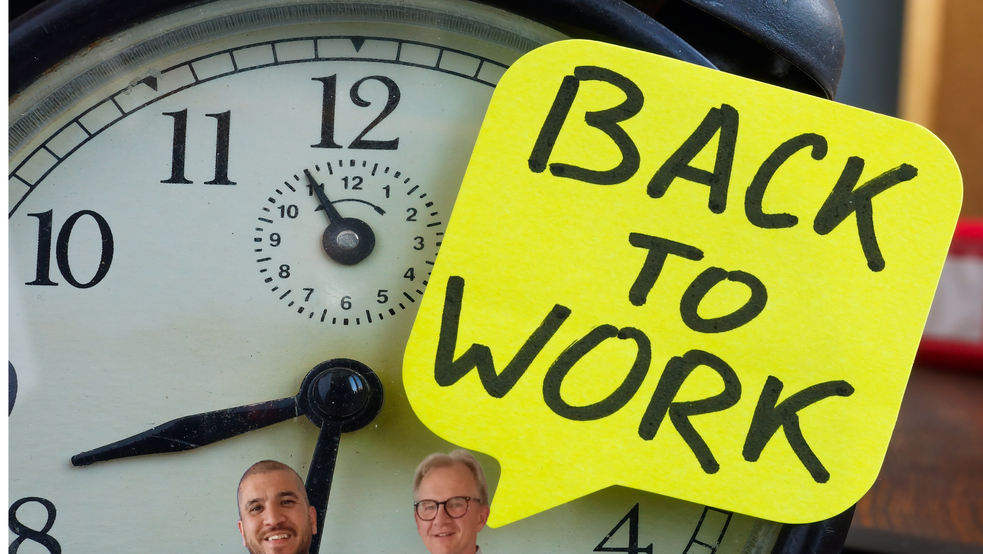 två män framför klocka och Back to work text